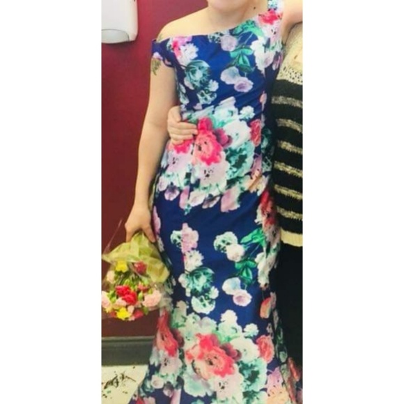 Blue floral gown - Picture 8 of 8